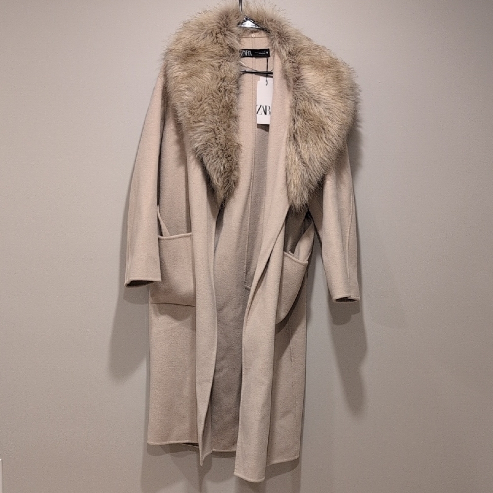 Zara Women's Beige Trench Coat with Faux Fur Collar